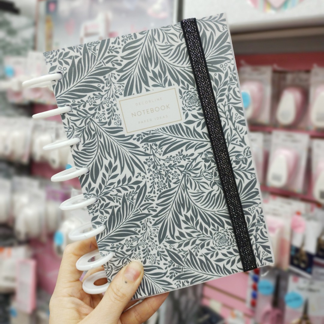 cuaderno-con-sistema-de-discos-tapa-dura-decorline-14x21-plumas-negras-7406